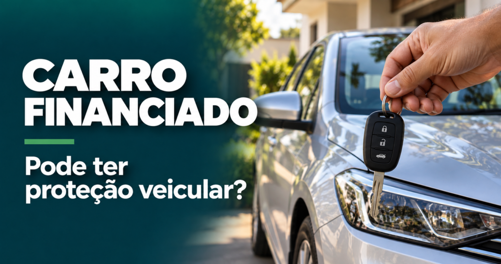Carro financiado: pode ter proteção veicular? Chave diante de um carro prateado.
